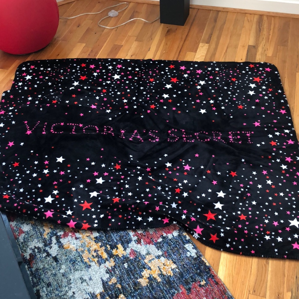 Victoria’s Secret Sherpa throw, SO COMFY